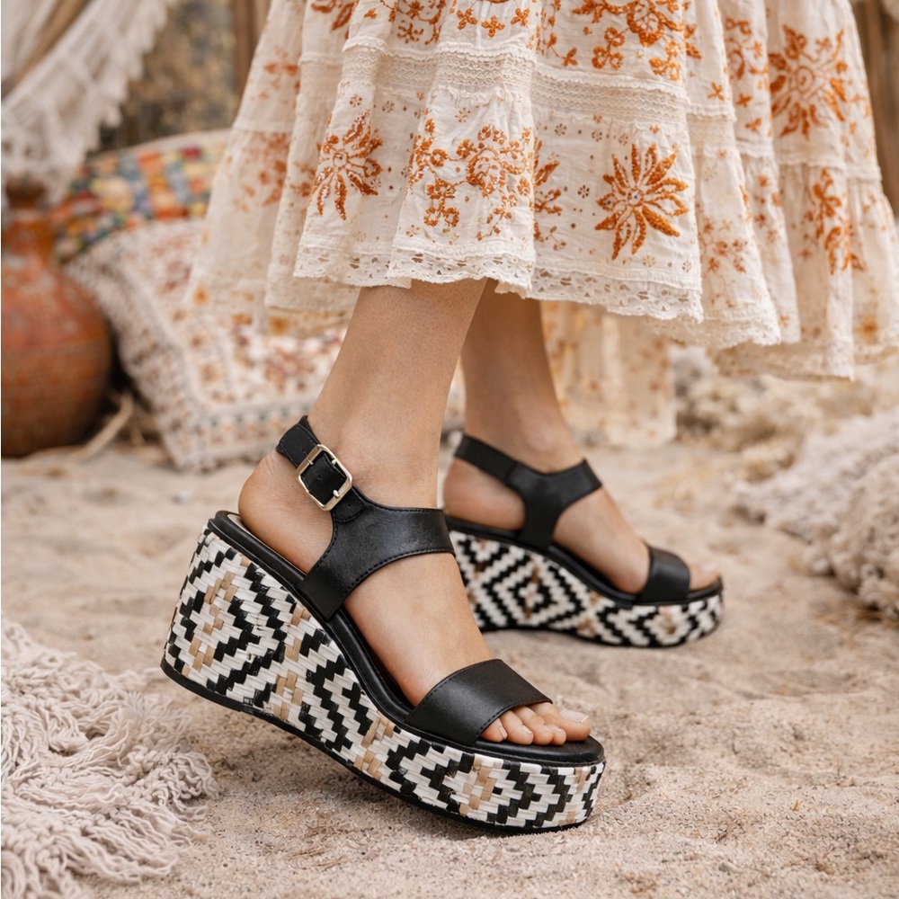 NWT Frye Adjustable Ankle Strap Wedge Platform Leather Sandals Black Size 7.5
